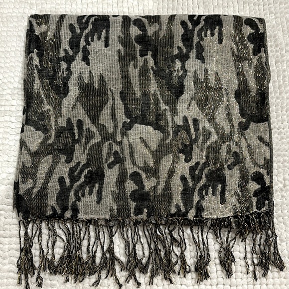 NWOT BEAUTIFUL BLACK, GRAY WITH GOLD SHIMMER SHAWL / SCARF - Picture 1 of 17